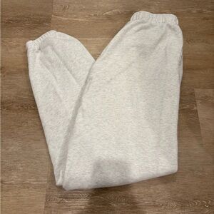 ARITZIA - TNA Airy Fleece Boyfriend Basic Sweatpant